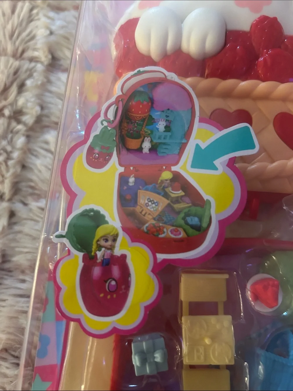Polly Pocket Strawberry Bunny Playset new